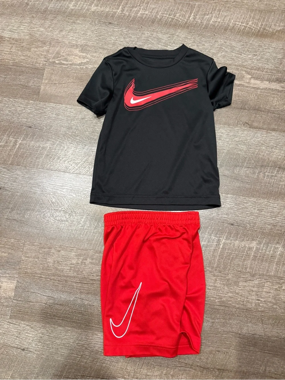 Nike Black and Red Kids Athletic Matching Set. Size 4-5 - Picture 2 of 3